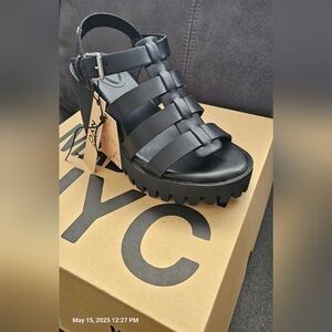 Madden NYC size 7 Black Chunky Sandals